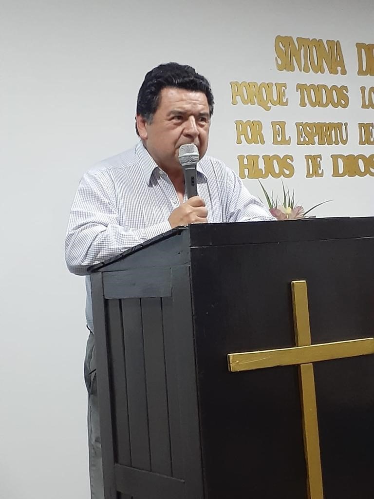 La imagen tiene un atributo ALT vacío; su nombre de archivo es richard.jpg